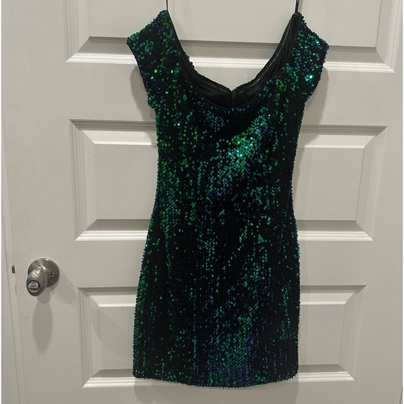 stretchy sequin mini dress in mint condition. - Picture 9 of 17